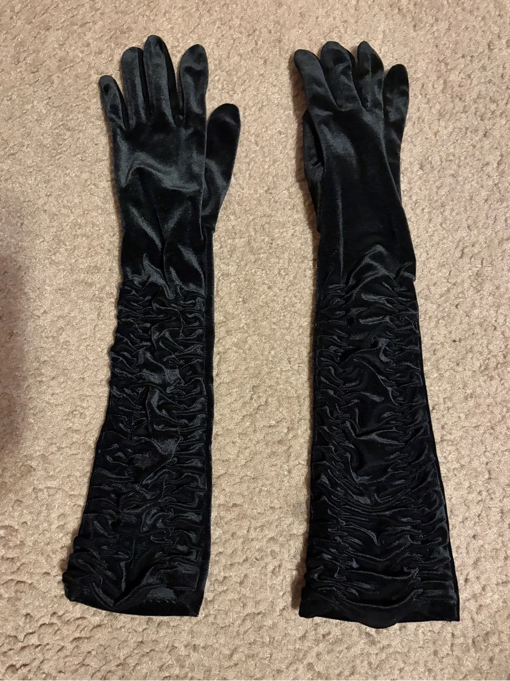 N/A velvet gloves